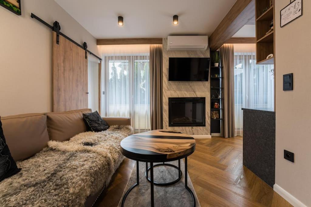 Two Bedroom With Terrace- Tatra View - Ksiezycowe - 24e-1 *